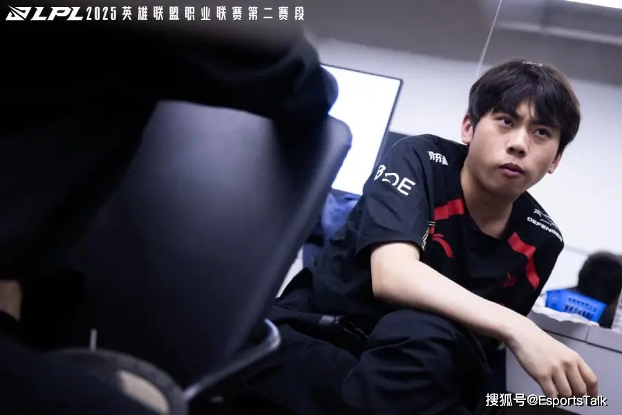 _换教练无济于事！JDG输给WBG吞下三连败，赛后Peyz都迷茫了_换教练无济于事！JDG输给WBG吞下三连败，赛后Peyz都迷茫了