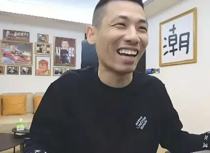知名网红曝旭旭宝宝年收入高达2千万！但目前收入严重缩水，甚至不如百万网红？，网友热评：再缩也比自己多！_知名网红曝旭旭宝宝年收入高达2千万！但目前收入严重缩水，甚至不如百万网红？，网友热评：再缩也比自己多！_
