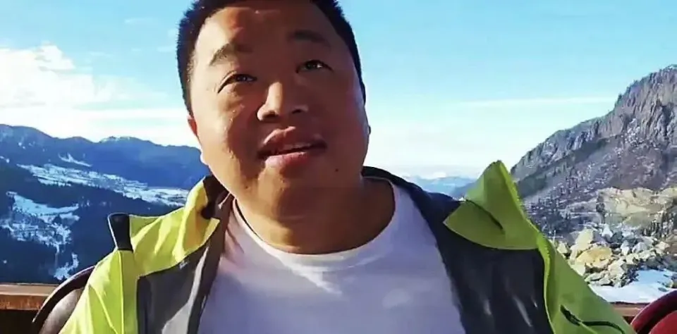 知名网红曝旭旭宝宝年收入高达2千万！但目前收入严重缩水，甚至不如百万网红？，网友热评：再缩也比自己多！__知名网红曝旭旭宝宝年收入高达2千万！但目前收入严重缩水，甚至不如百万网红？，网友热评：再缩也比自己多！