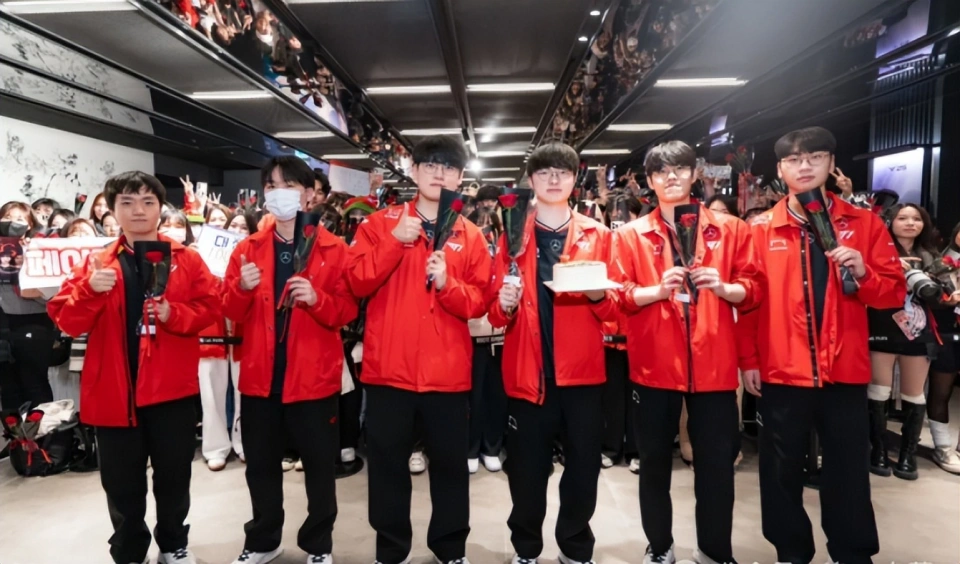 T1宫斗大戏落幕！小吕布逆袭上位，新人AD为何黯然离场？