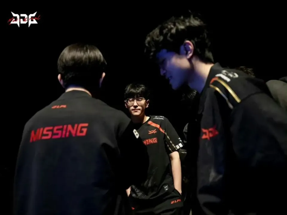 虎娘日报:2025灵魂莲华局内建模曝出 WE力压TT终结连败_虎娘日报:2025灵魂莲华局内建模曝出 WE力压TT终结连败_