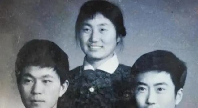 _61岁大爷男扮女装的联系方式_老大爷穿女装