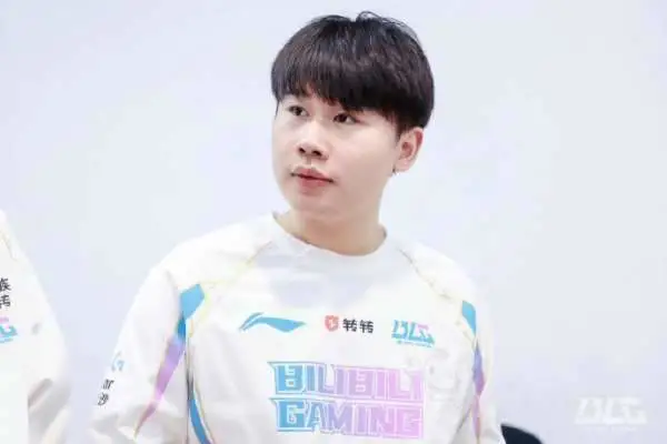 BLG怎么了？至臻全华班为何从巅峰跌落谷底？