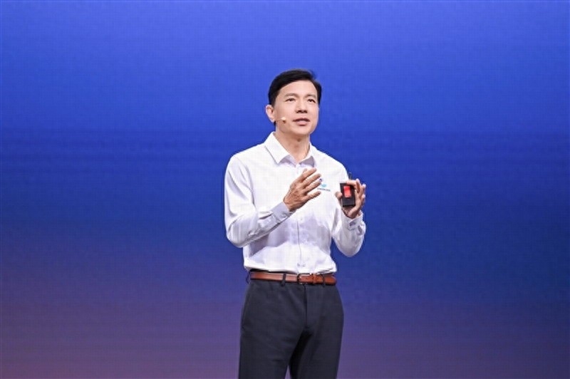 李彦宏震撼发布文心4.5 Turbo！百度如何让开发者不再担心模型能力与成本？
