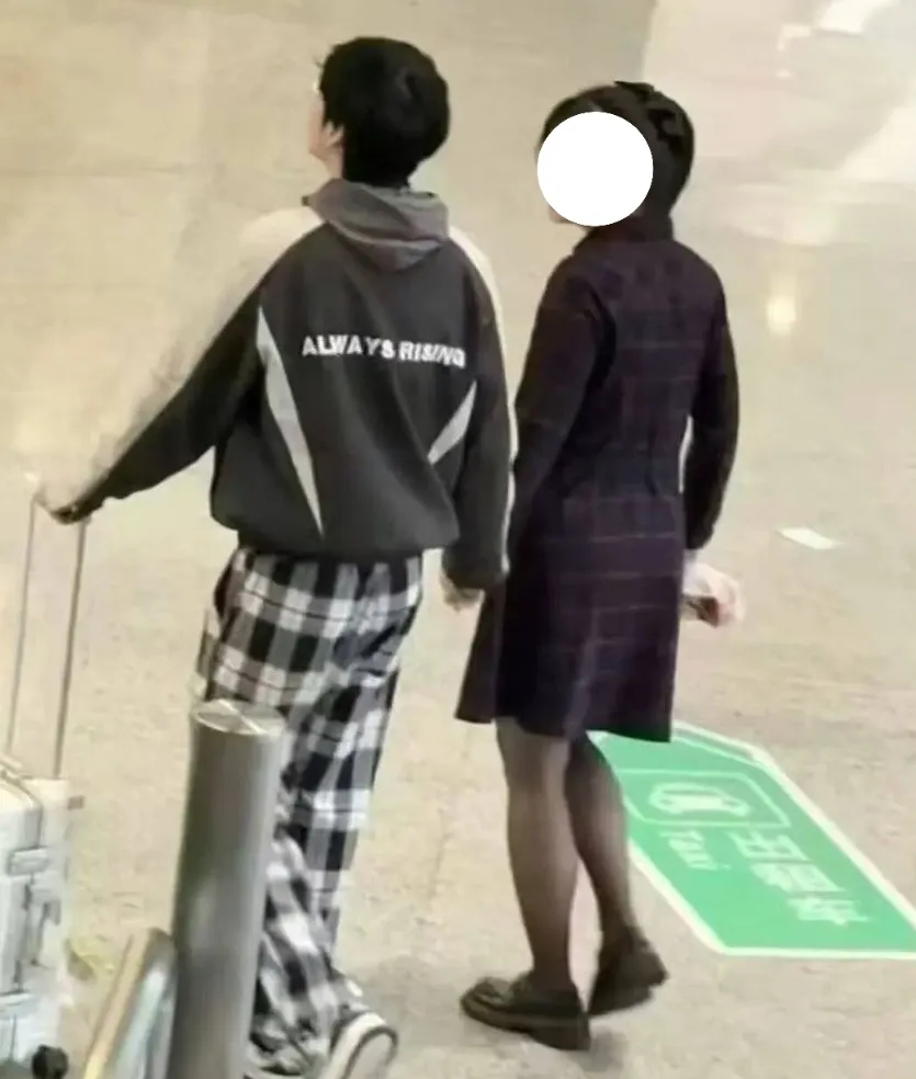 jiejie新女友曝光！另类癖好引争议！IG官博发文力挺：保护选手__jiejie新女友曝光！另类癖好引争议！IG官博发文力挺：保护选手