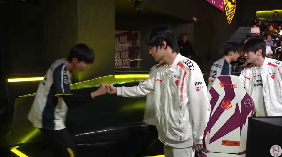 _当心住酒店时看到这种镜子_lpl史上最强战队