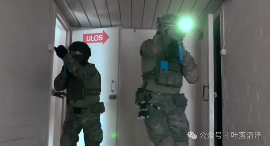 枪灯战术大揭秘：如何在弱光环境下隐藏自己并减少光暴露？