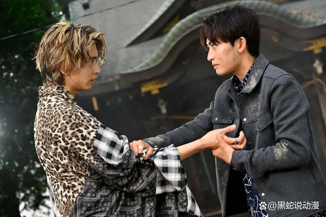 假面骑士加布第32话：拉奇亚发现弟弟真凶，生真与莉泽尔互动引爆期待
