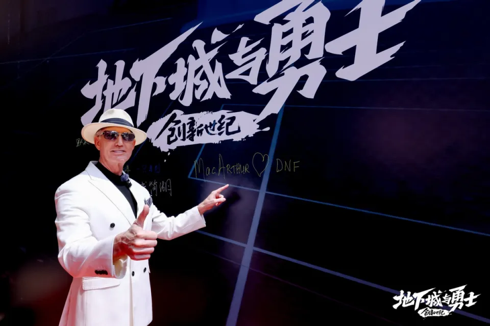 _800万勇士穿西装打团_勇士出场外套