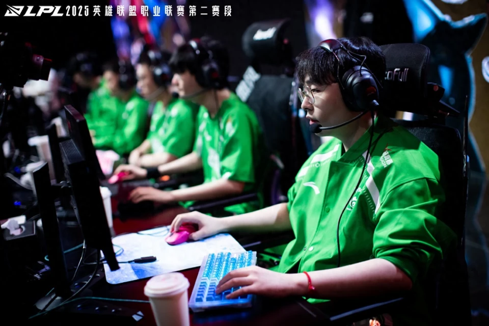 2025LPL第二赛段组内赛！WBG惊险逆转IG，TheShy表现为何如此两极反转？