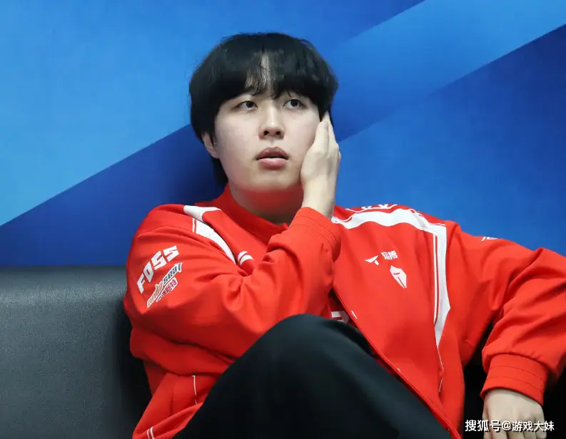 职业赛场突发状况！TES打野因上厕所暂停比赛，罚款能否避免？