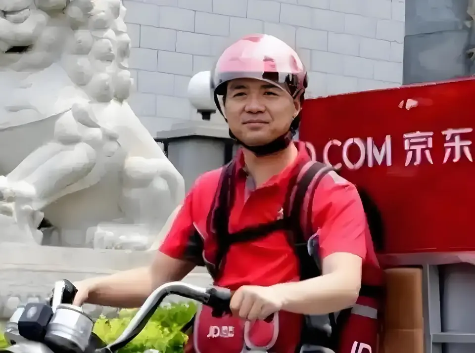 刘强东亲自送外卖，外卖界要变天？商家骑手困境能否解决