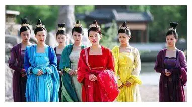 红佛女背叛逃离地宫，抱琴能否凭借爱逆袭？暗人身份引深思