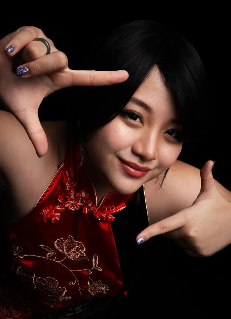 超有“实力”的艾达王coser，红色毛衣质量挺好的_超有“实力”的艾达王coser，红色毛衣质量挺好的_