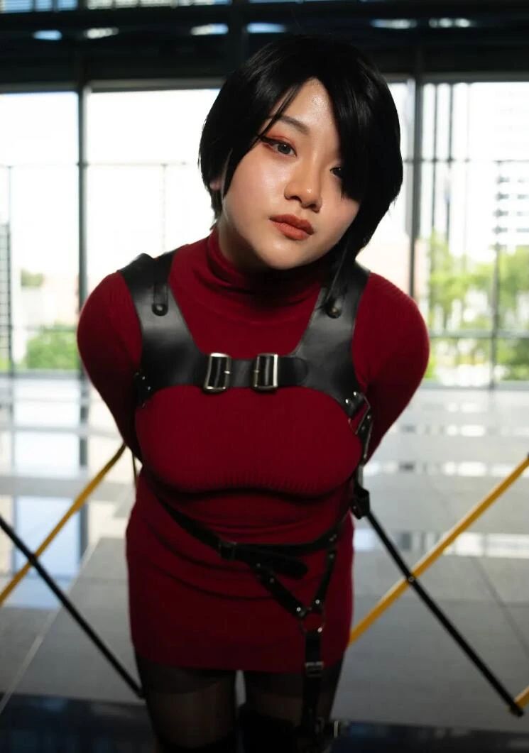_超有“实力”的艾达王coser，红色毛衣质量挺好的_超有“实力”的艾达王coser，红色毛衣质量挺好的