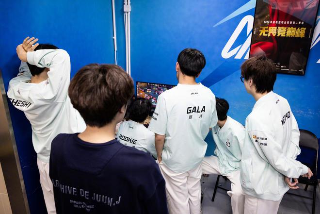 海外网友热议IG不敌TES:meiko该退役了!这场EDG成功击败了IG_海外网友热议IG不敌TES:meiko该退役了!这场EDG成功击败了IG_