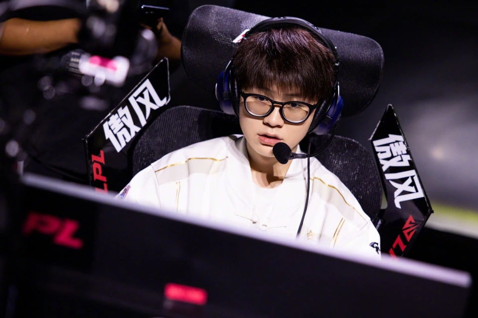 LPL登峰组第二轮！IG大战TES，2-1结果太意外？究竟谁能笑到最后