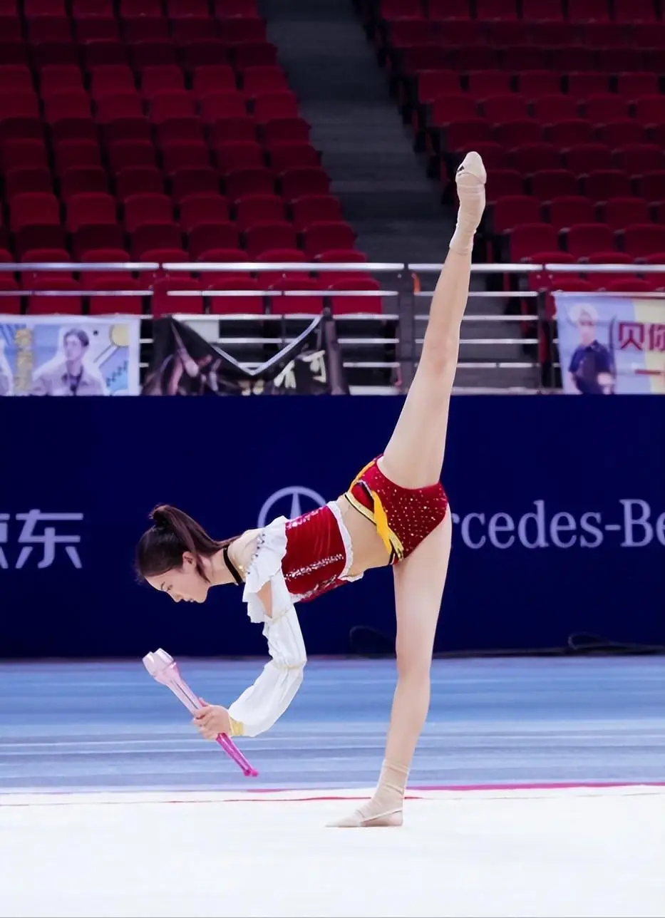 金晨新恋情曝光_不够优秀何以拥有英文_