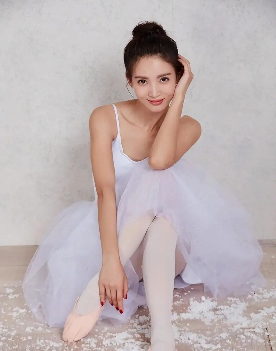 金晨新恋情曝光_不够优秀何以拥有英文_