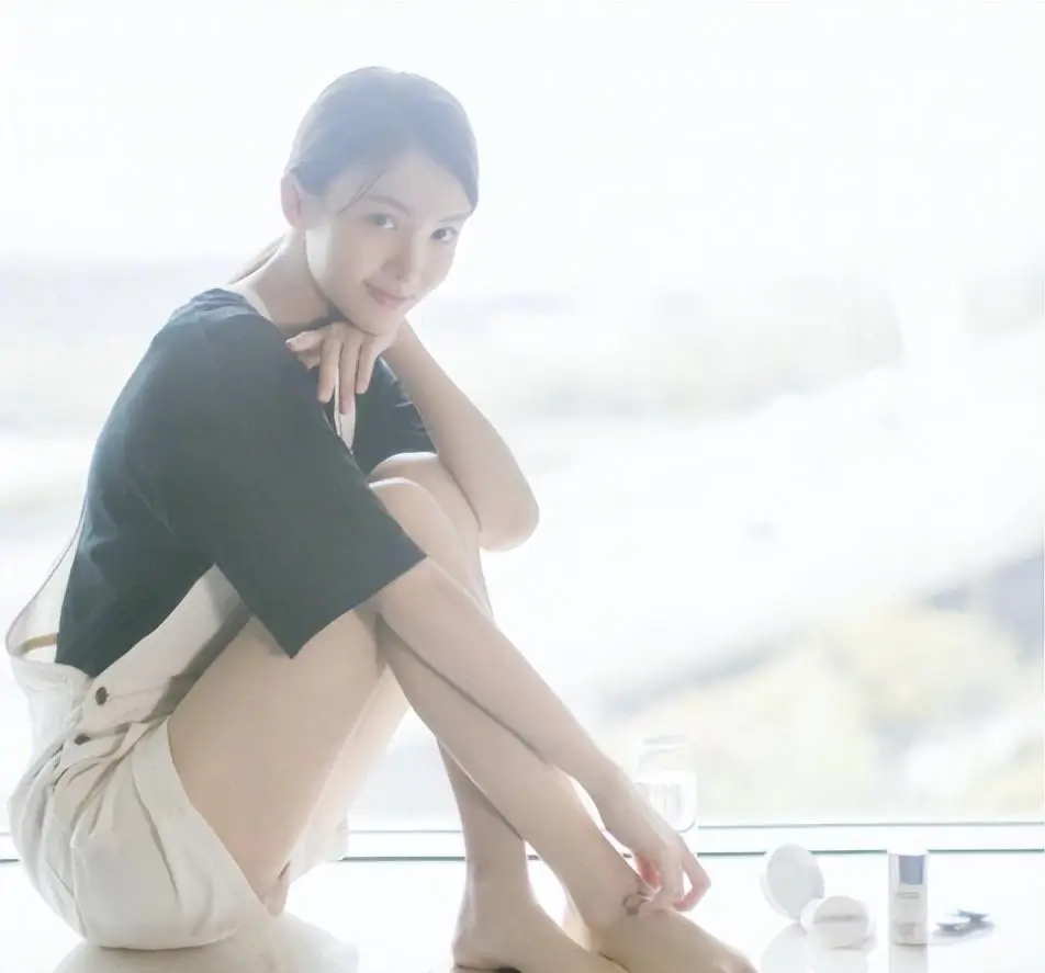 金晨新恋情曝光_不够优秀何以拥有英文_