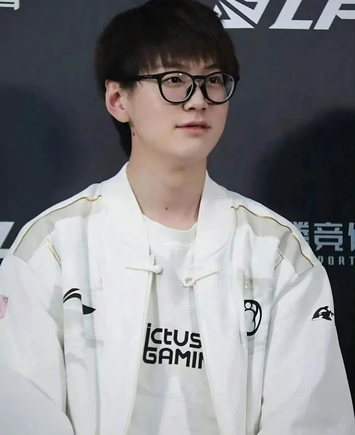 _辅助正常战绩_辅助的战绩