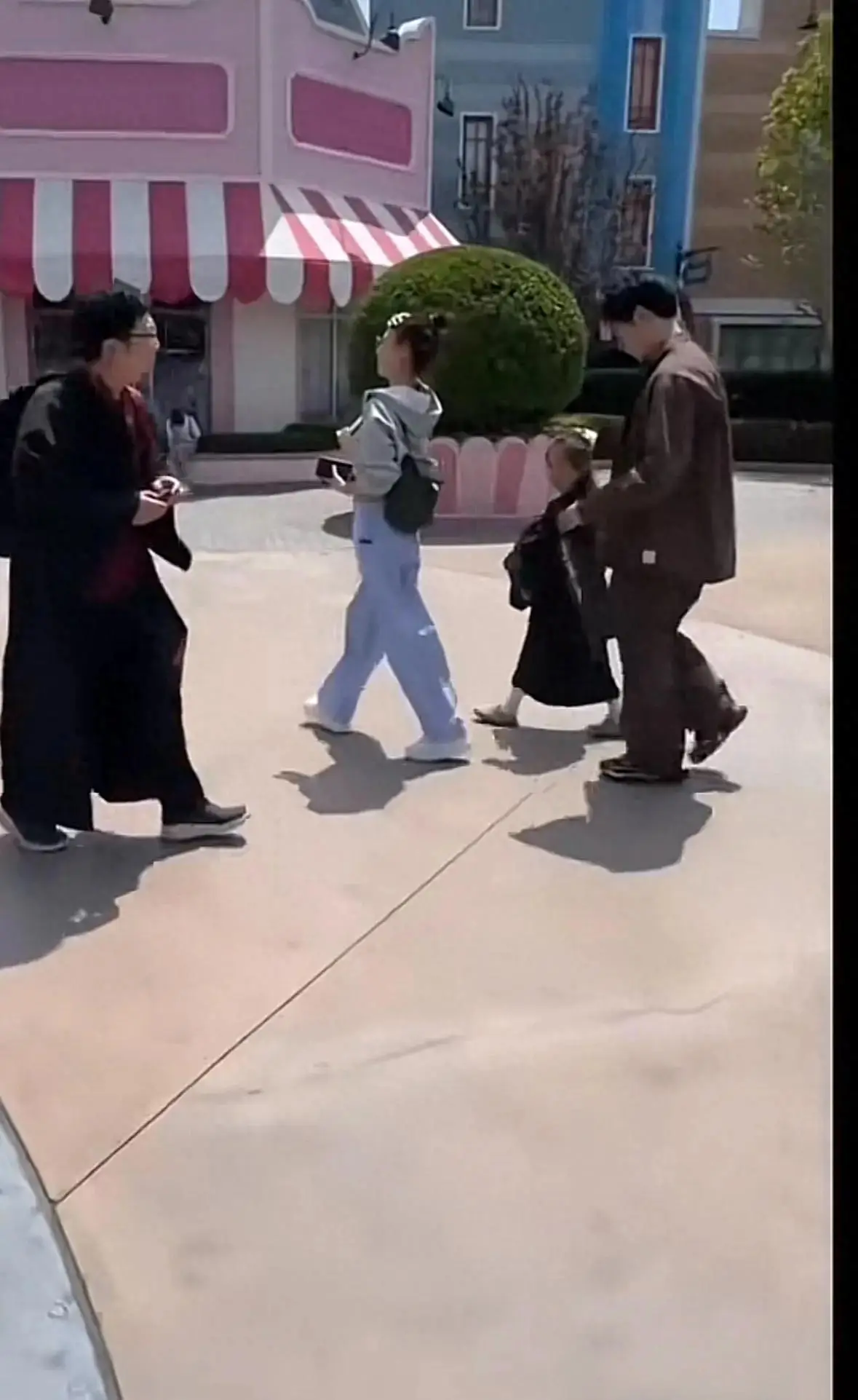 曹云金唐菀离婚五年后同框带娃！这背后的故事你知道吗？