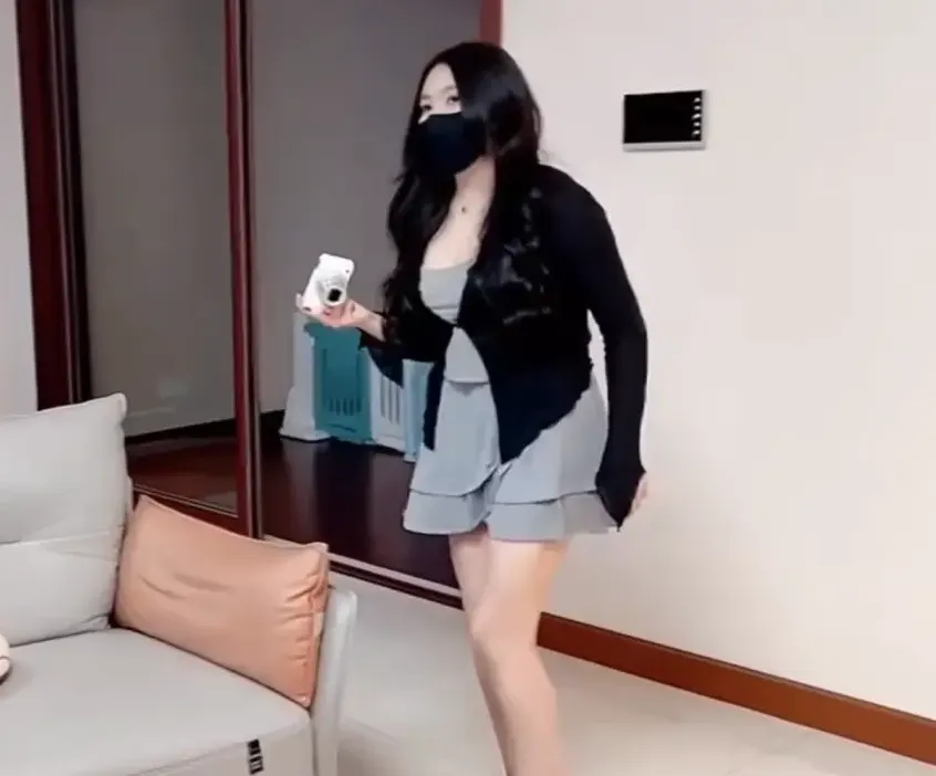 _戴口罩少聚会_群体戴口罩
