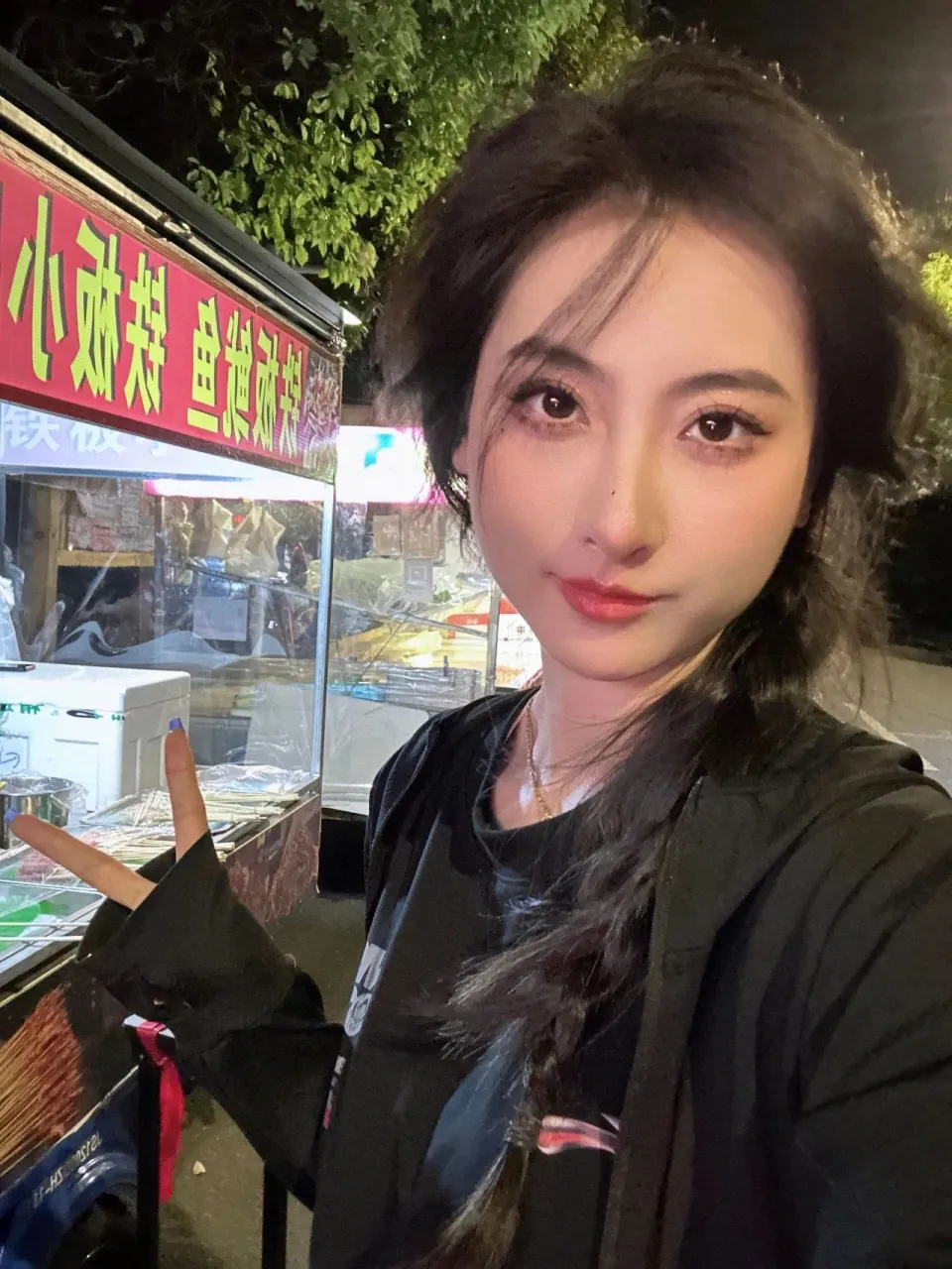 LPL女解说鼓鼓直播控诉“变态私信”，表示：你们太压抑了，实在没事干就去搬两天砖_LPL女解说鼓鼓直播控诉“变态私信”，表示：你们太压抑了，实在没事干就去搬两天砖_