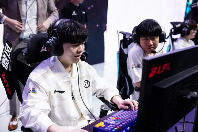2025LPL 第二赛段白热化！iG 与 WE 之战谁能突出重围？