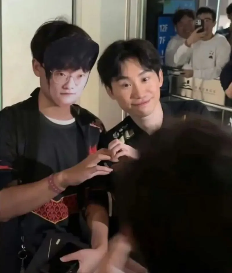 _欧洲LEC队伍丑闻：选手有病不医，沙冰放玻璃；iG陷入“报点队”节奏，选手到底能不能听见现场声音？_欧洲LEC队伍丑闻：选手有病不医，沙冰放玻璃；iG陷入“报点队”节奏，选手到底能不能听见现场声音？
