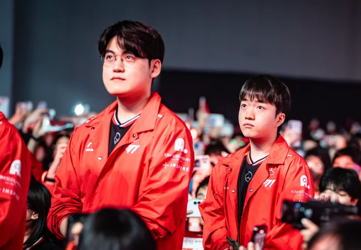 T1下路选手Gumayusi替补席心态大转变！他经历了啥？