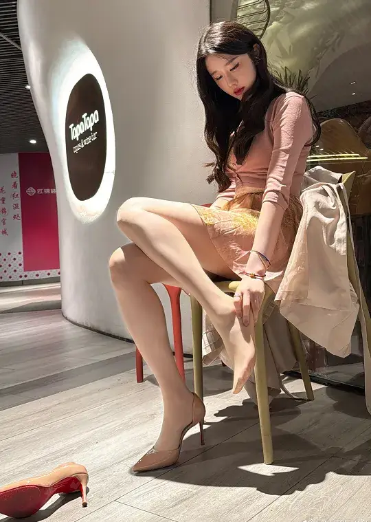 女主播兔兔是谁_主播兔子轩_