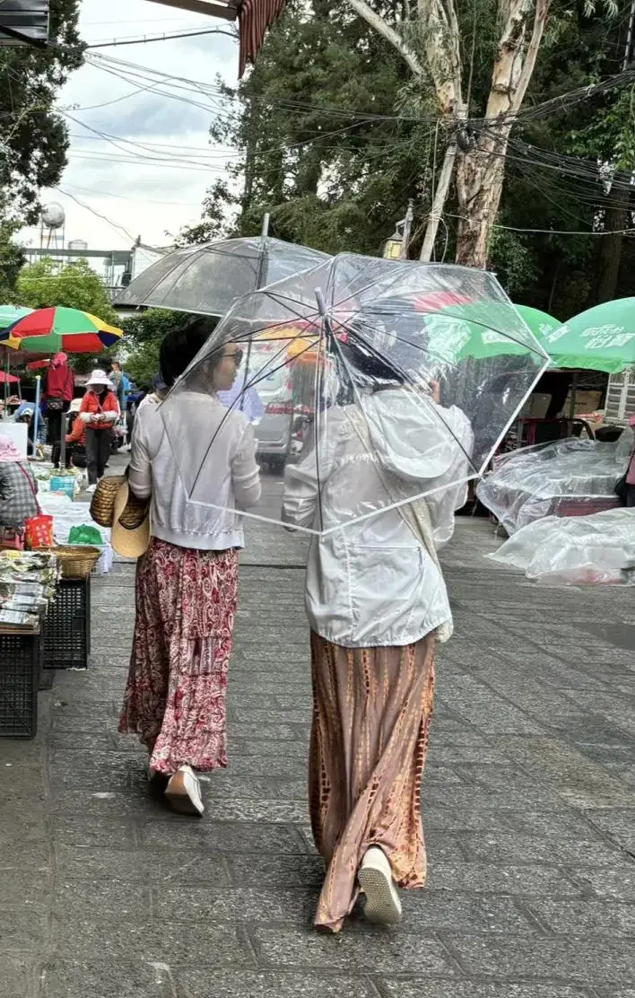 _46岁陈好云南旅游, 与宋茜逛街购物, 主动买单毫不手软_46岁陈好云南旅游, 与宋茜逛街购物, 主动买单毫不手软