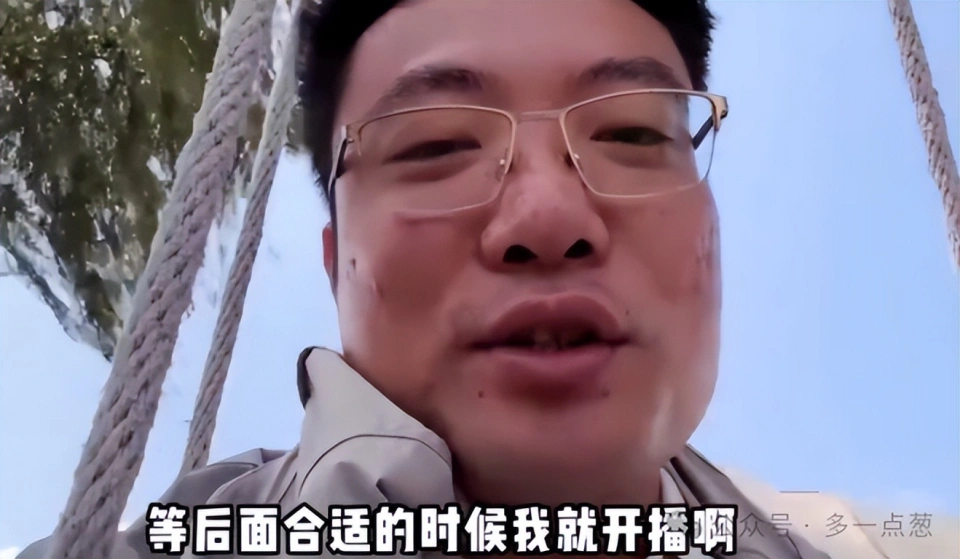 大司马露脸回应复播问题！卢本伟频繁被路人合影，为复出做试探？__大司马露脸回应复播问题！卢本伟频繁被路人合影，为复出做试探？