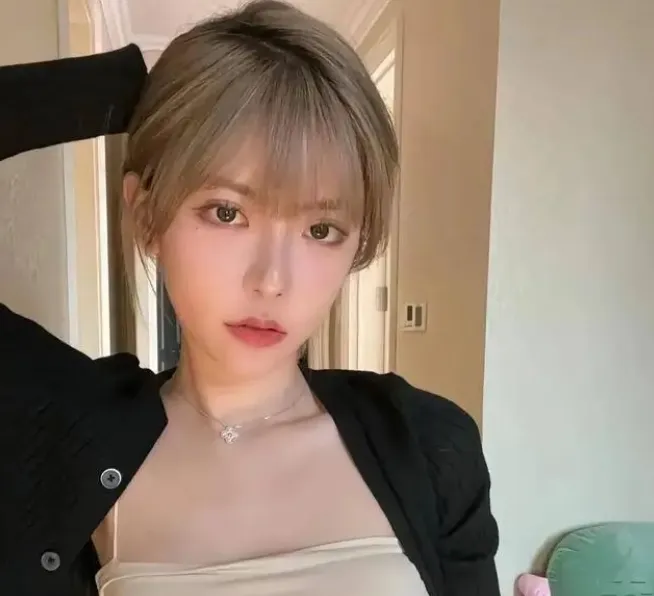 周淑怡和李小璐变装撞梗？这背后的八卦意味你知道吗