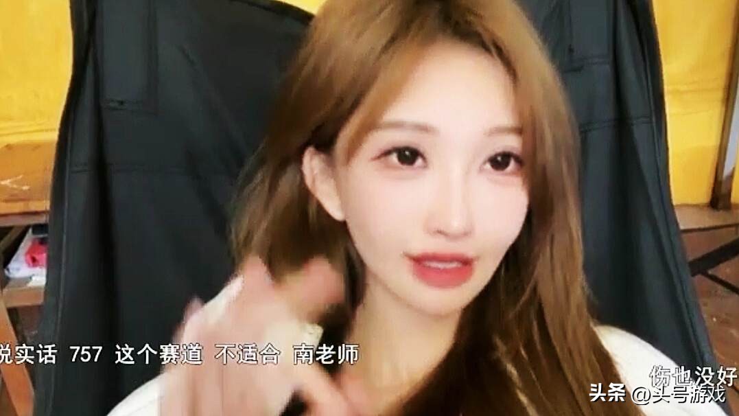 底线漏电是怎么回事__美女跳舞掀裙子漏安全裤