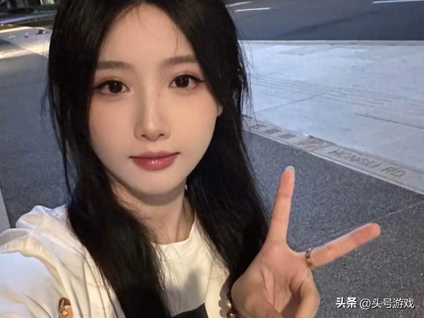 直播行业早期主播签约费高达八位数！如今退网的李煜小仙女是谁？