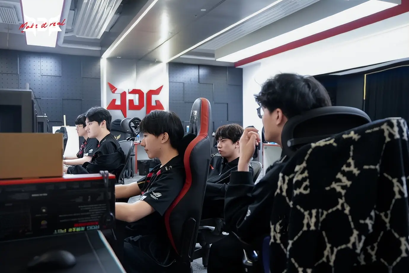 LPL 夏季赛！JDG与WBG这场火药味对决究竟谁能破局？