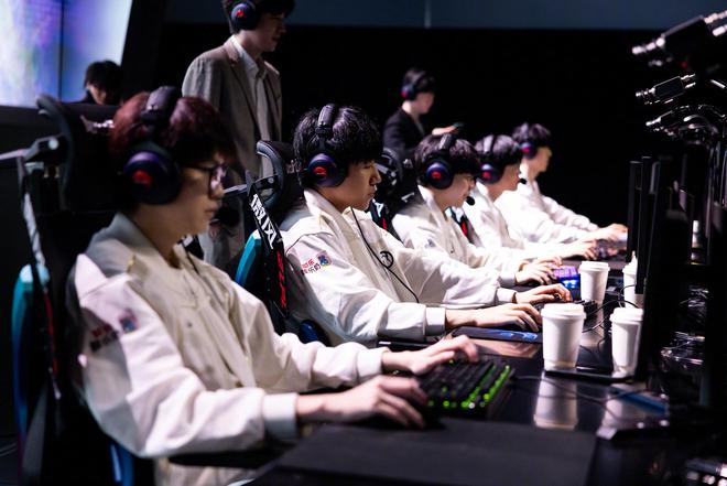 LPL登峰组IG复仇NIP！2-0完胜，NIP军训theshy却无功而返？