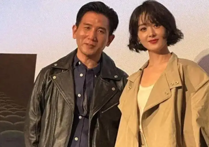 赵丽颖新恋情曝光！神秘导演男友是谁？竟比冯绍峰差这么多？