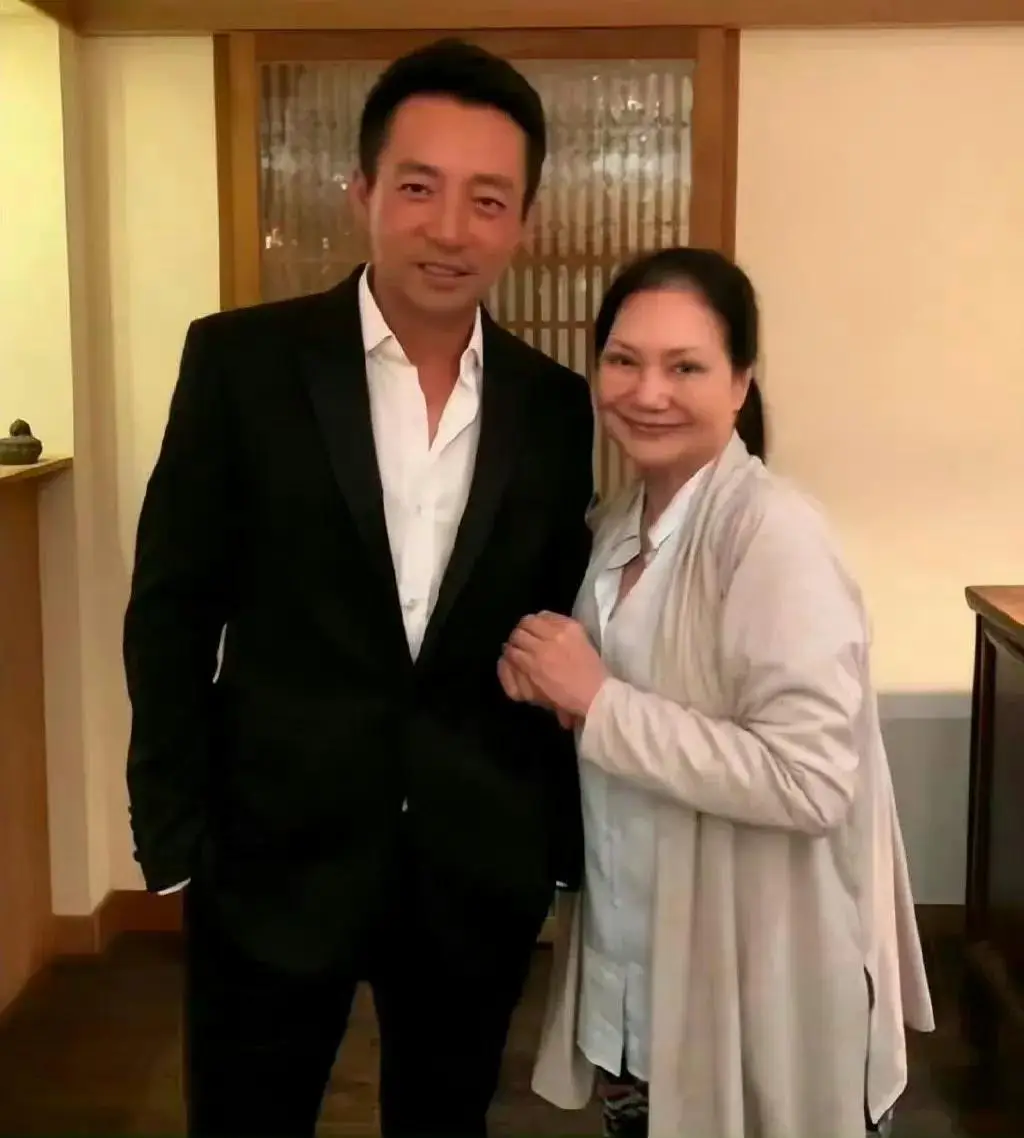 汪小菲结婚，S妈大呼不公，法律盲区导致无法见儿子_汪小菲结婚，S妈大呼不公，法律盲区导致无法见儿子_