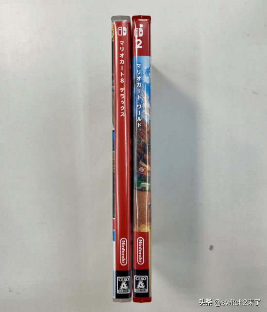 不是说变大了吗?switch与switch2实体游戏盒对比!通体红色显眼_不是说变大了吗?switch与switch2实体游戏盒对比!通体红色显眼_