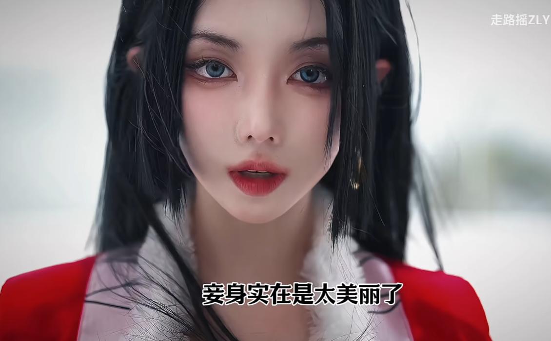 美女在海边游泳的视频__在海边游泳女生