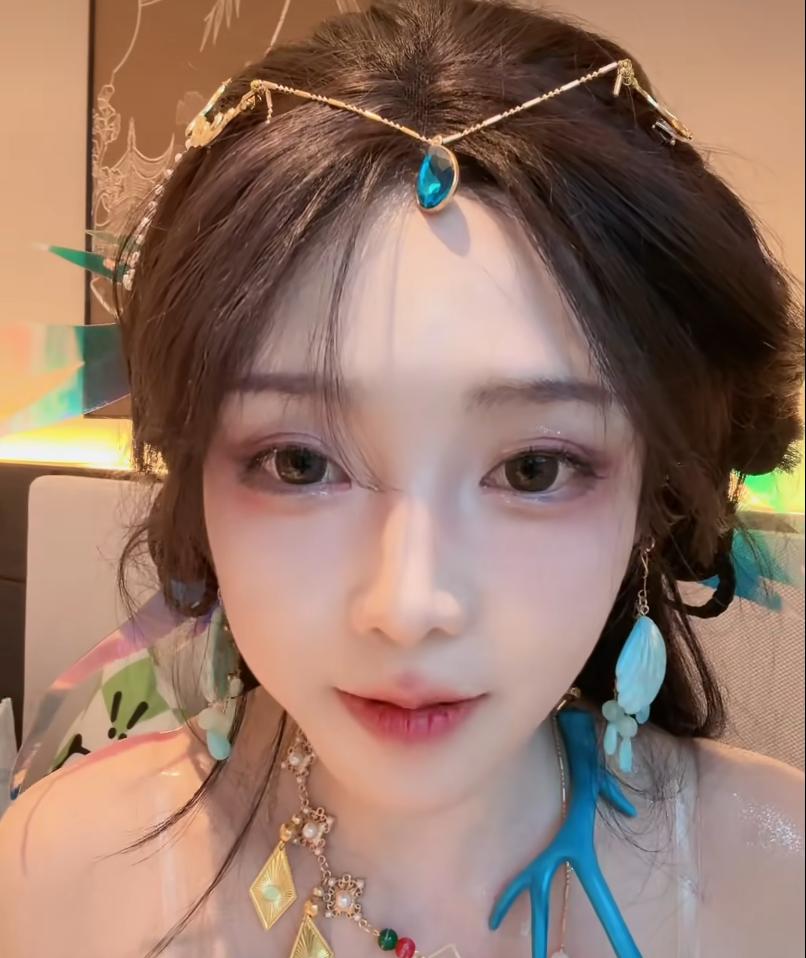 走路摇cos顾清寒贡献太大，让成都多少弯弯恢复正常_走路摇cos顾清寒贡献太大，让成都多少弯弯恢复正常_