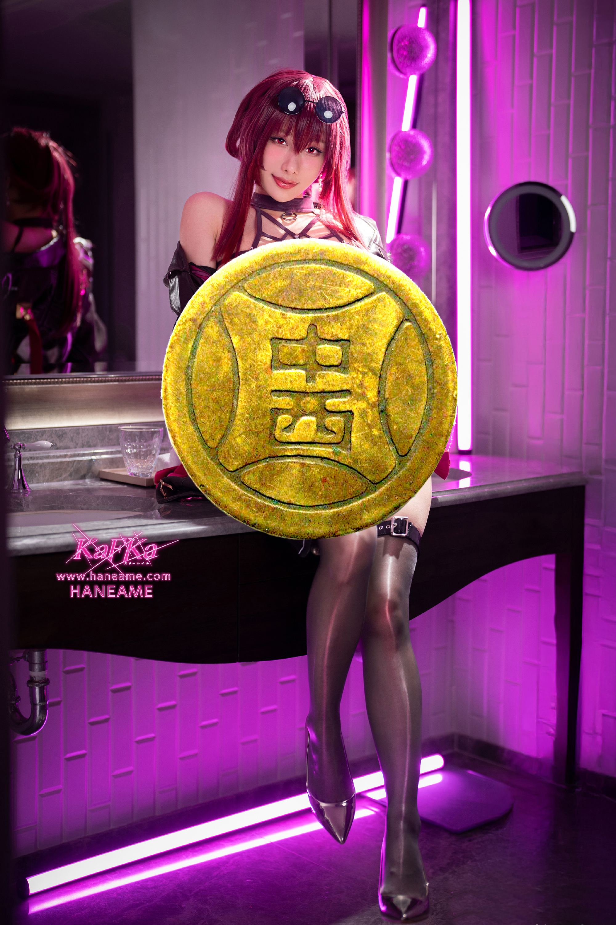 雨波老师cos卡芙卡太晃眼睛，任何角色到她这里都不正经了呢__雨波老师cos卡芙卡太晃眼睛，任何角色到她这里都不正经了呢