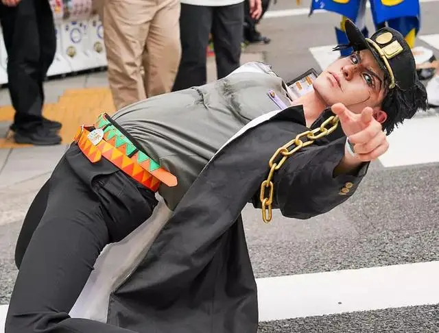 COS空条承太郎下腰动作火遍全网！JOJO立背后竟有这风险？