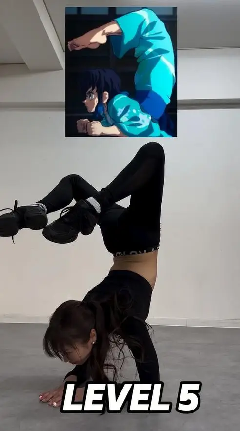 _COSER表演承太郎下腰引爆热搜：最难COS的动作居然真的有人完成了_COSER表演承太郎下腰引爆热搜：最难COS的动作居然真的有人完成了