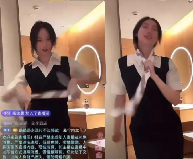 解说鼓鼓直播换衣服，审美被网友吐槽，3套服装都像洗脚妹__解说鼓鼓直播换衣服，审美被网友吐槽，3套服装都像洗脚妹