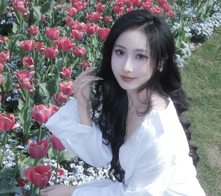 解说鼓鼓直播换衣服，审美被网友吐槽，3套服装都像洗脚妹_解说鼓鼓直播换衣服，审美被网友吐槽，3套服装都像洗脚妹_