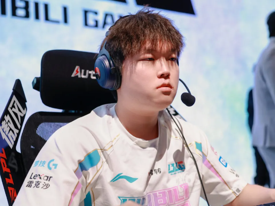 LPL英文流解说嘲讽bin，直言他状态下滑太严重，不配竞争世界第一上单__LPL英文流解说嘲讽bin，直言他状态下滑太严重，不配竞争世界第一上单